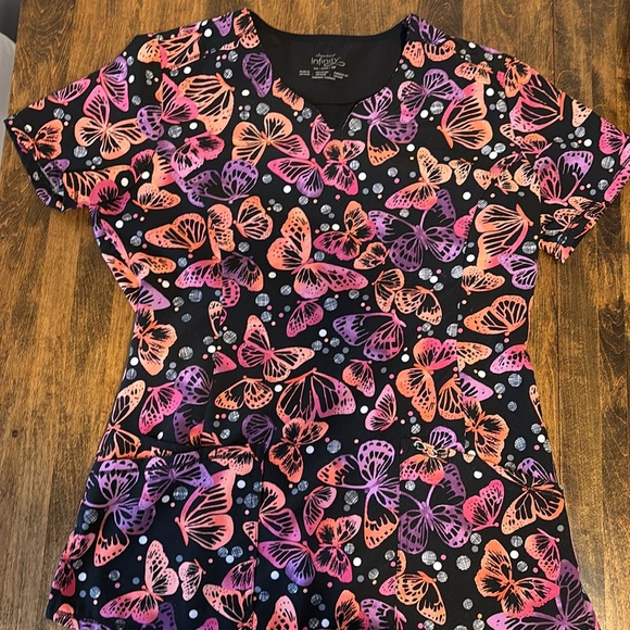 Bundle of 2 scrub tops. - Picture 7 of 10